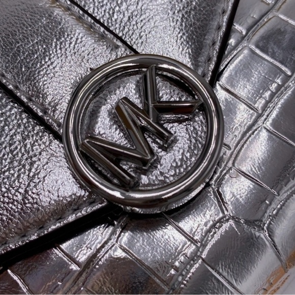 🔥NWT- Micheal Kors Carmen Medium Metallic Crocodile Embossed Tri-Fold Wallet🔥 - Picture 7 of 13